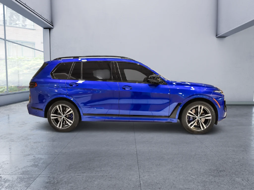 2023 BMW X7 M60i, side profile, Blue