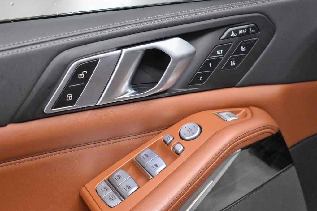 2023 BMW X7 M60i interior, door panel, Tartufo