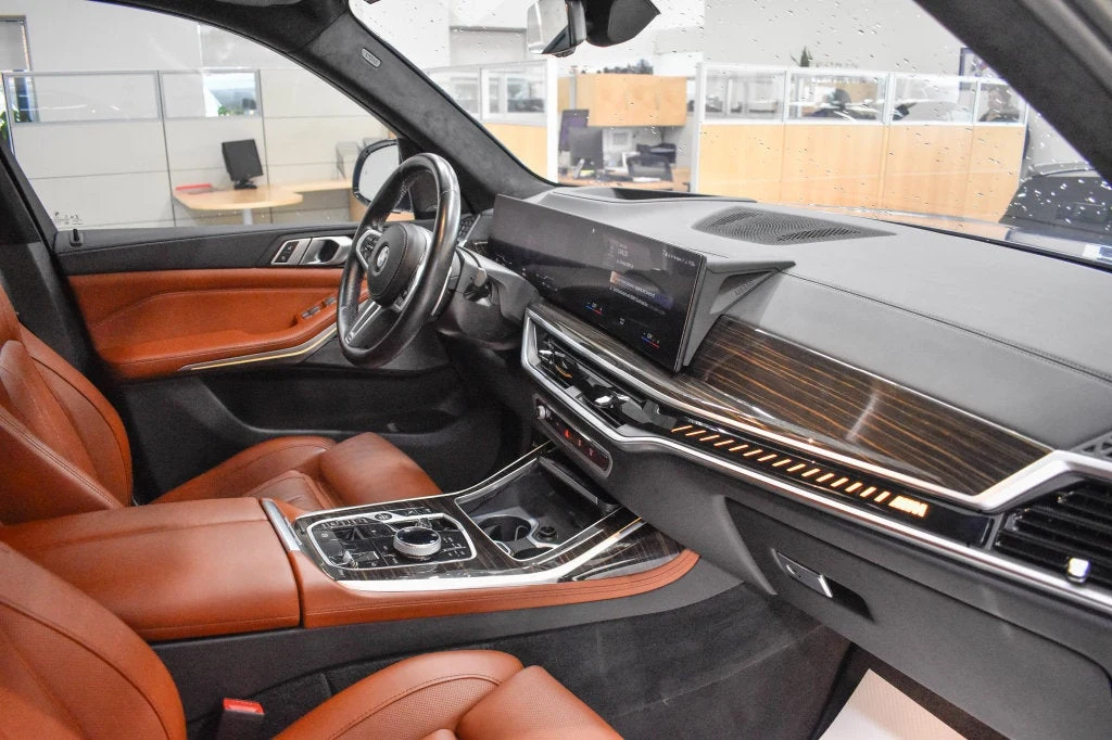 2023 BMW X7 M60i interior, Tartufo