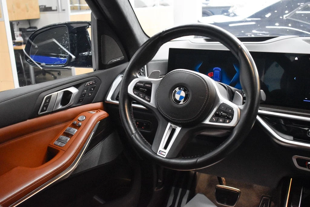 2023 BMW X7 M60i interior, Tartufo