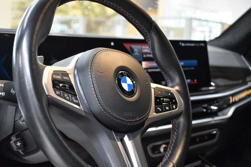 2023 BMW X7 M60i interior, Tartufo