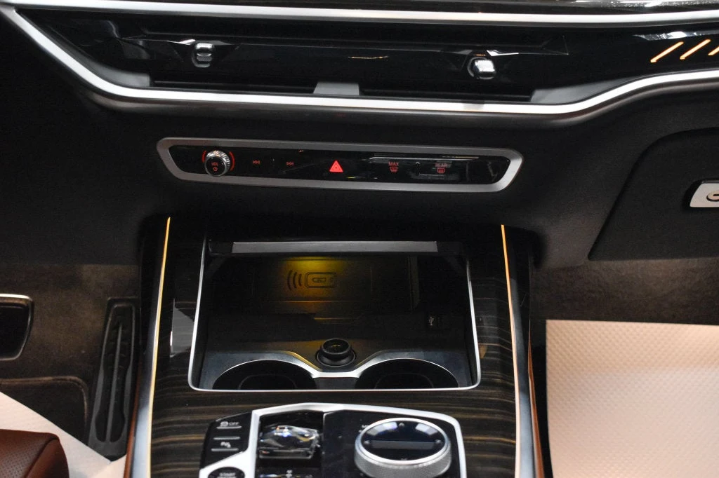 2023 BMW X7 M60i interior, Tartufo