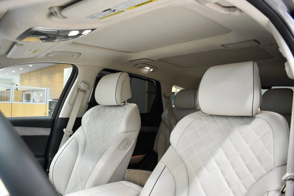 2026 Genesis GV80 3.5T Prestige interior, seats, Vanilla Beige/Smoky Green