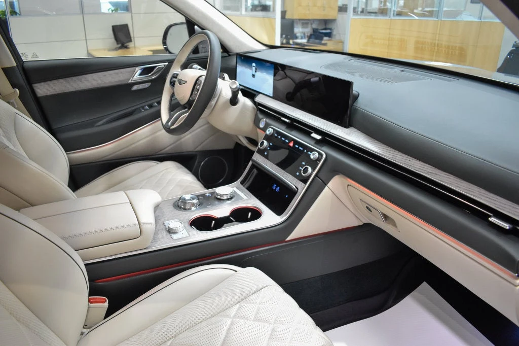 2026 Genesis GV80 3.5T Prestige interior, Vanilla Beige/Smoky Green