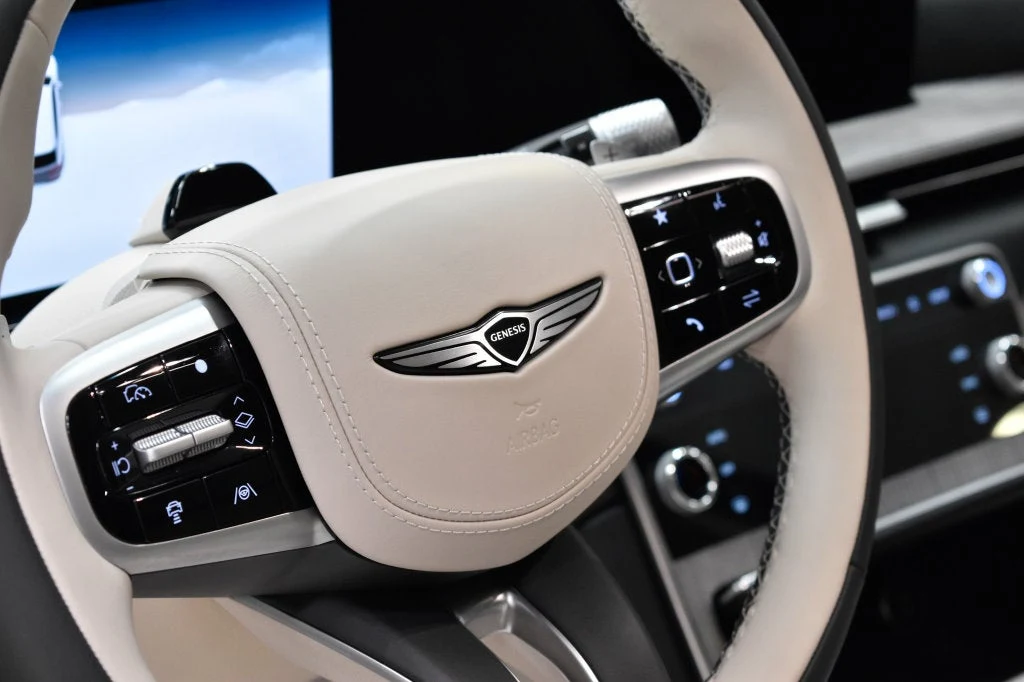 2026 Genesis GV80 3.5T Prestige interior, Vanilla Beige/Smoky Green