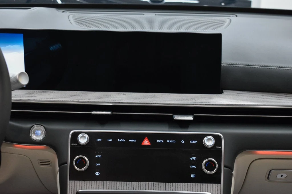 2026 Genesis GV80 3.5T Prestige interior, Vanilla Beige/Smoky Green
