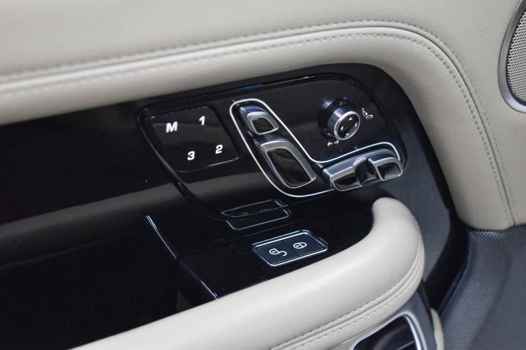 2018 Land Rover Range Rover 3.0 V6 Supercharged HSE interior, door panel, Almond/Espresso/Almond/Ivory