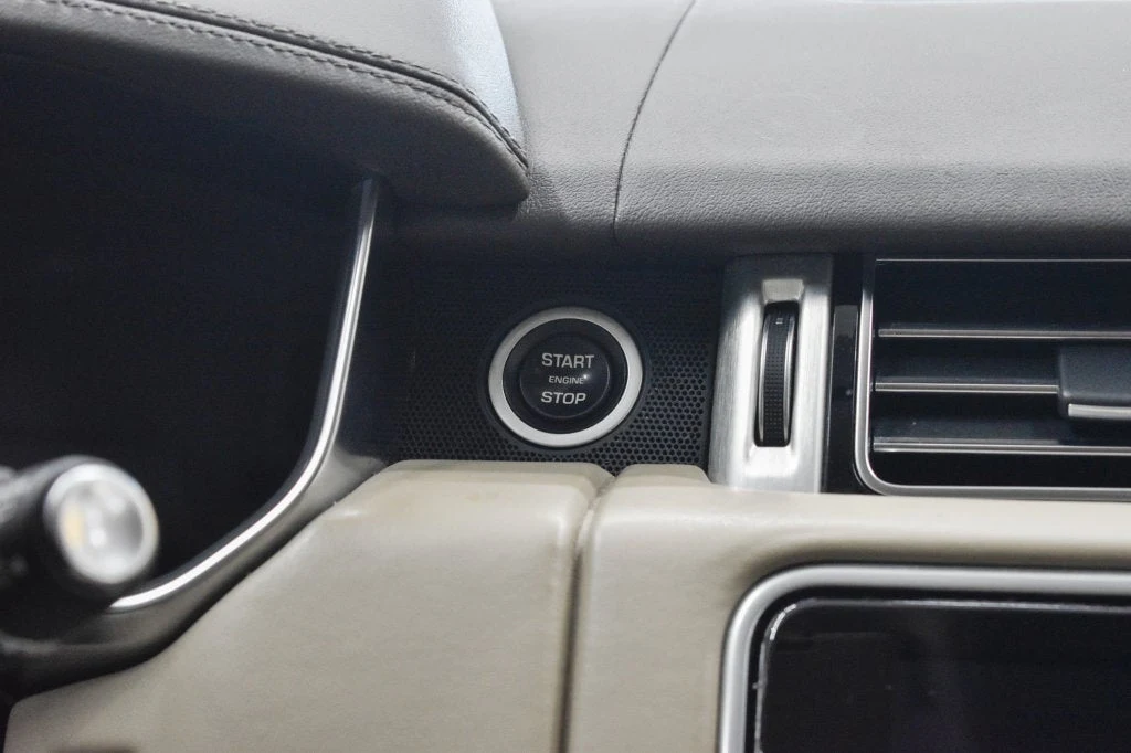 2018 Land Rover Range Rover 3.0 V6 Supercharged HSE interior, door panel, Almond/Espresso/Almond/Ivory