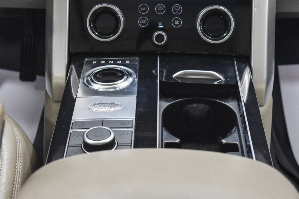 2018 Land Rover Range Rover 3.0 V6 Supercharged HSE interior, center console, Almond/Espresso/Almond/Ivory