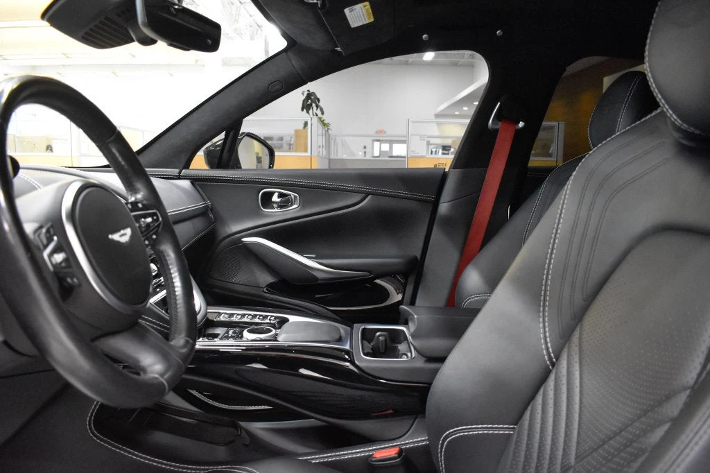 2022 Aston Martin DBX interior, Onyx Black