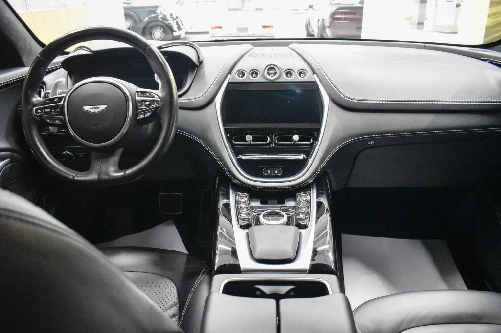 2022 Aston Martin DBX interior, Onyx Black