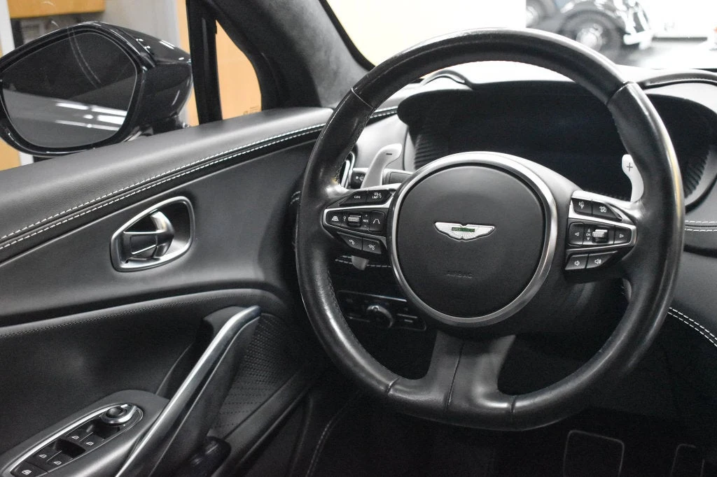 2022 Aston Martin DBX interior, Onyx Black