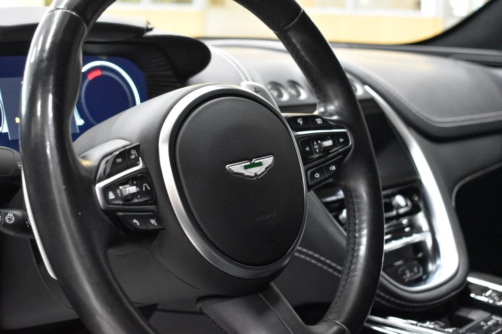 2022 Aston Martin DBX interior, Onyx Black