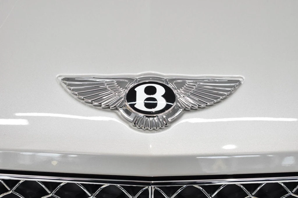 2023 Bentley Bentayga Azure V8, detail