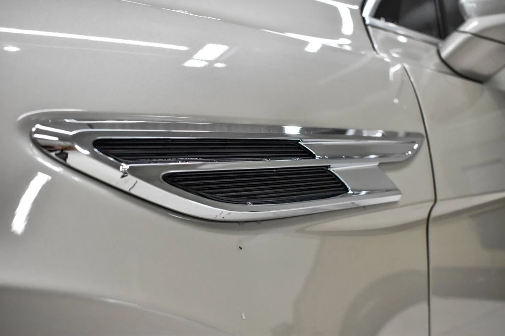 2023 Bentley Bentayga Azure V8 for sale, exterior, White