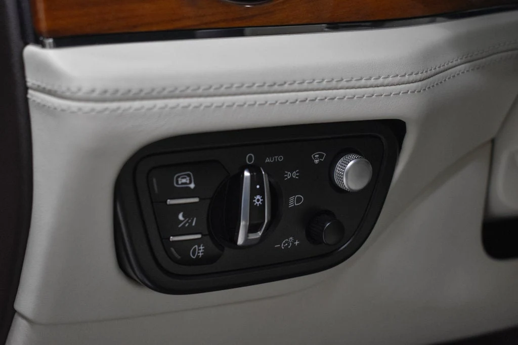 2023 Bentley Bentayga Azure V8 interior, door panel, Linen