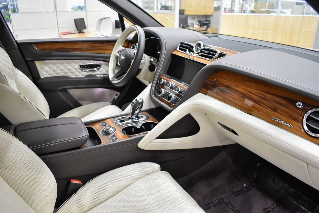 2023 Bentley Bentayga Azure V8 interior, Linen