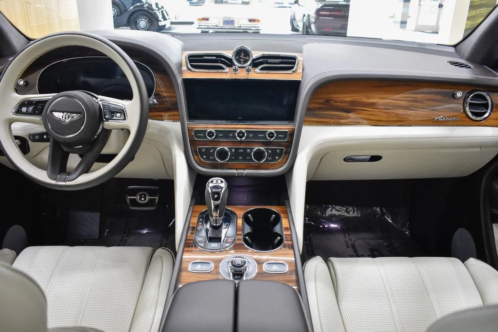2023 Bentley Bentayga Azure V8 interior, Linen