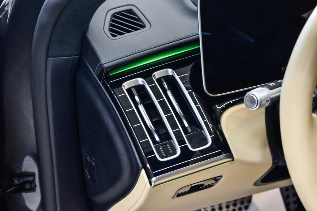 2024 Mercedes-AMG S 63 E PERFORMANCE interior, Manufaktur Pastel Yello