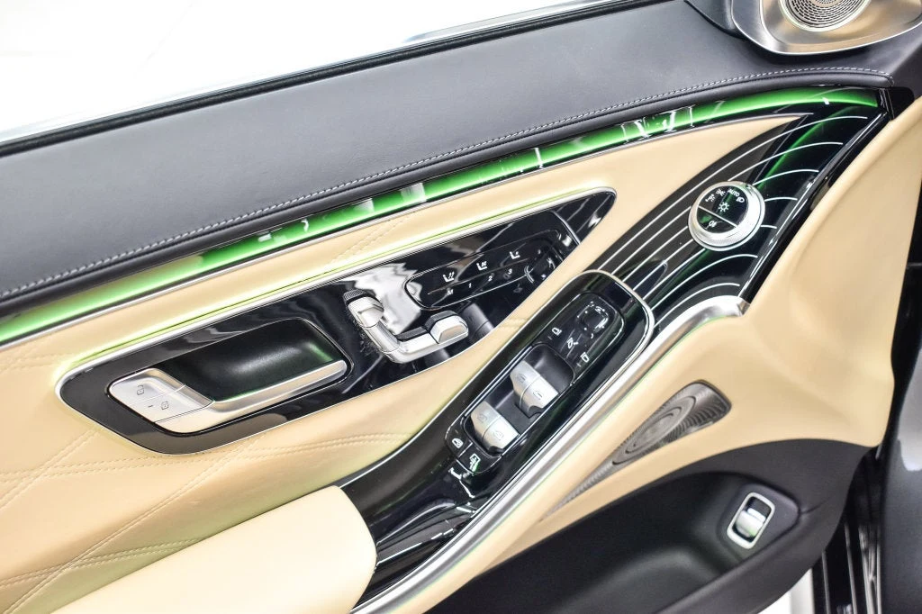 2024 Mercedes-AMG S 63 E PERFORMANCE interior, door panel, Manufaktur Pastel Yello