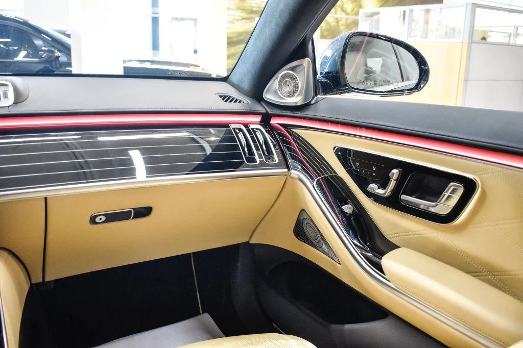 2024 Mercedes-AMG S 63 E PERFORMANCE interior, door panel, Manufaktur Pastel Yello