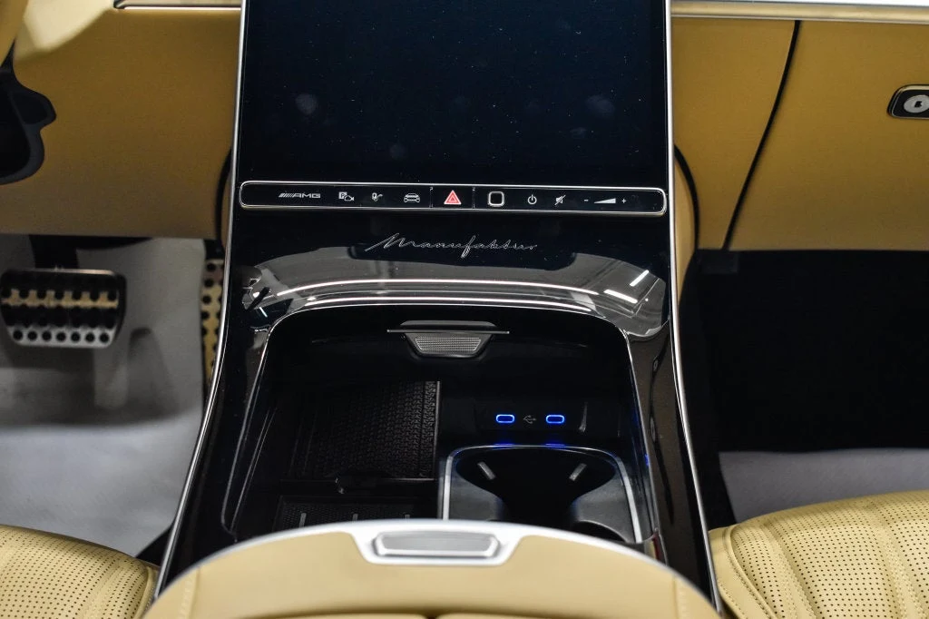 2024 Mercedes-AMG S 63 E PERFORMANCE interior, Manufaktur Pastel Yello