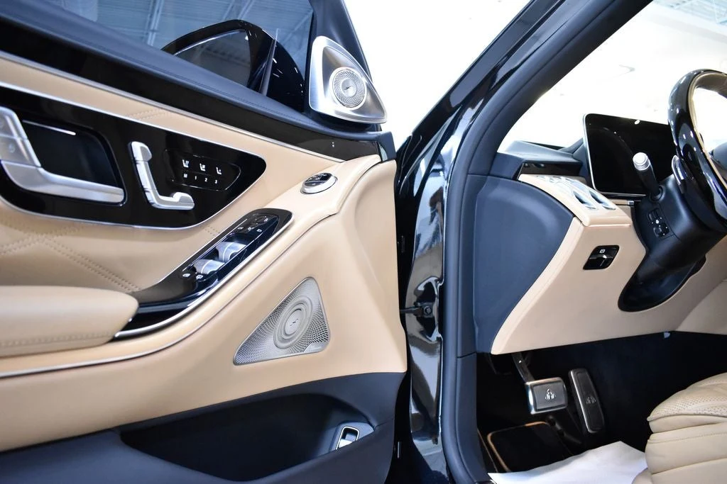 2023 Mercedes-Maybach S 680 4MATIC Virgil Abloh Edition interior, door panel, Black
