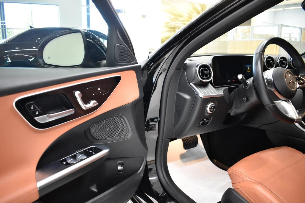 2022 Mercedes-Benz C 300 4MATIC Sedan interior, door panel, Sienna Brown/Black