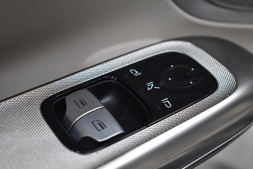 2025 Mercedes-AMG CLE 53 4MATIC+ Coupe interior, center console, Macchiato Beige
