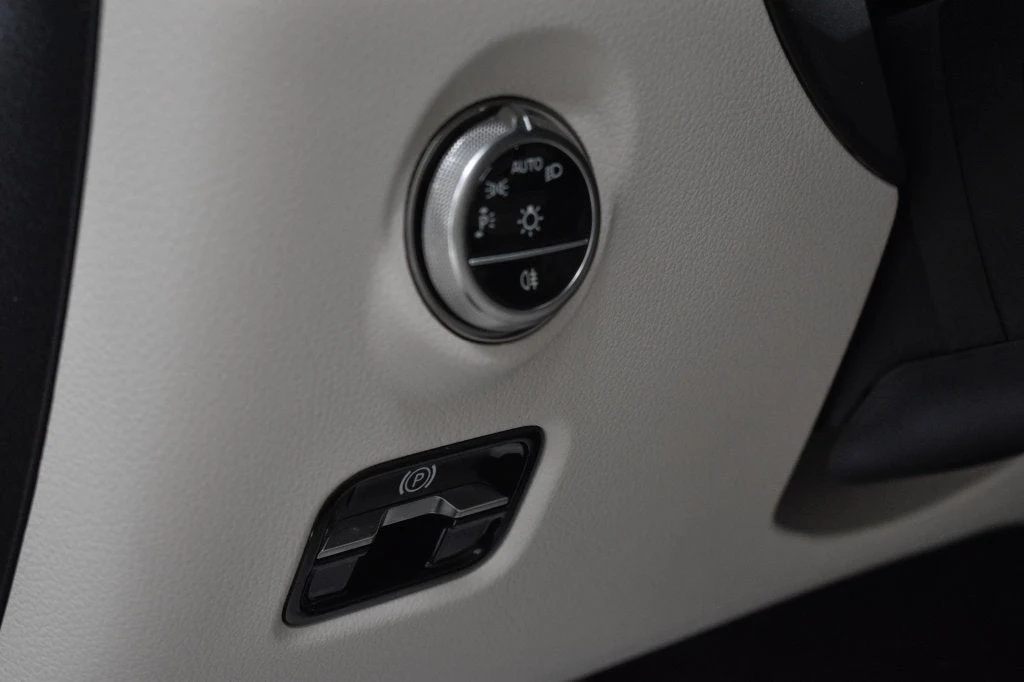 2025 Mercedes-AMG CLE 53 4MATIC+ Coupe interior, door panel, Macchiato Beige