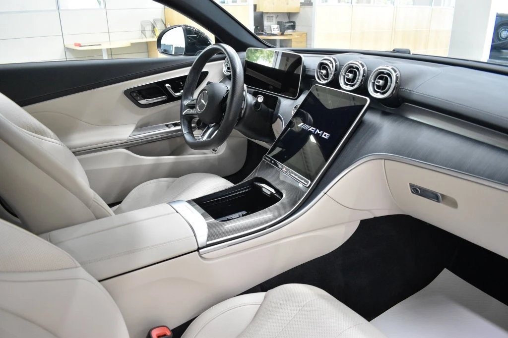 2025 Mercedes-AMG CLE 53 4MATIC+ Coupe interior, Macchiato Beige