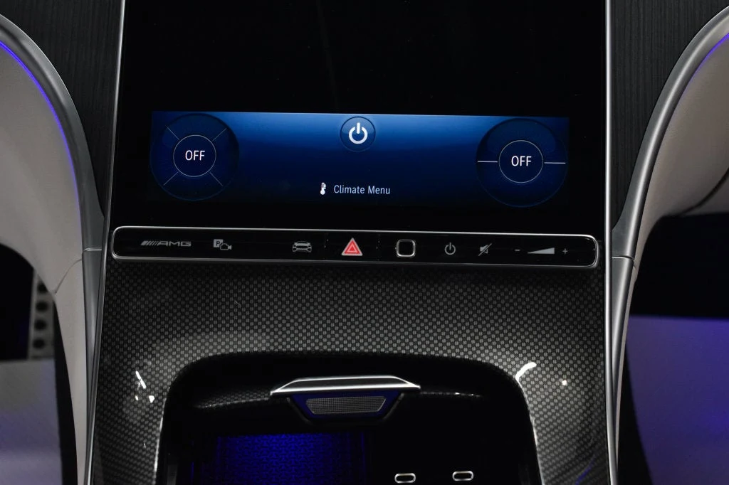 2025 Mercedes-AMG CLE 53 4MATIC+ Coupe interior, center console, Macchiato Beige