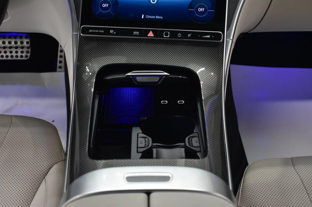 2025 Mercedes-AMG CLE 53 4MATIC+ Coupe interior, center console, Macchiato Beige