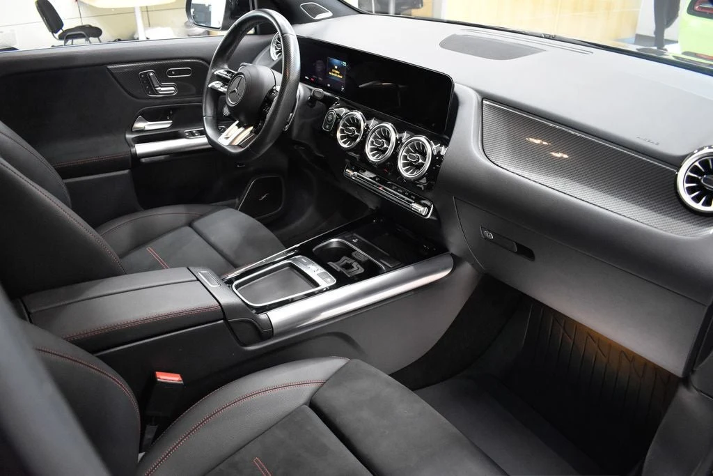 2025 Mercedes-AMG GLA 35 4MATIC interior, Black