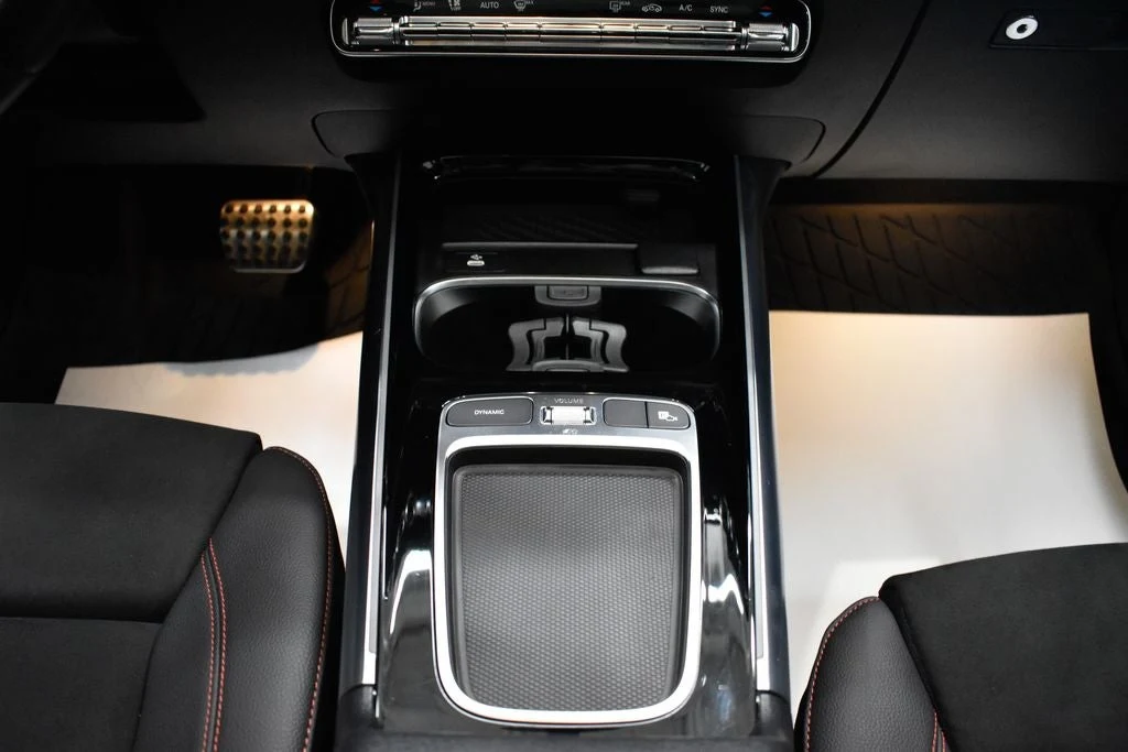 2025 Mercedes-AMG GLA 35 4MATIC interior, Black