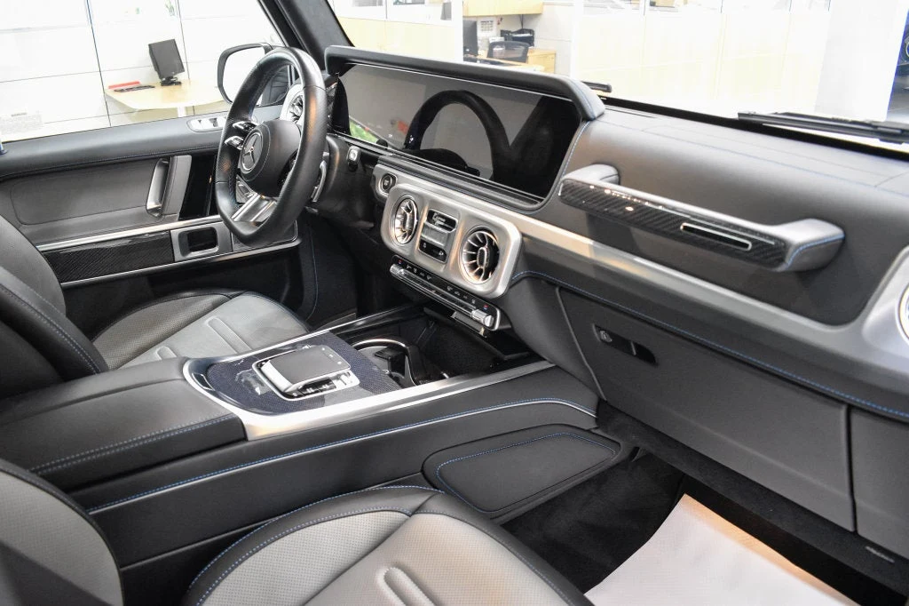 2025 Mercedes-Benz G 580 with EQ Technology interior, Silver Pearl/Black