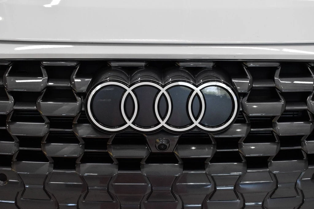 2025 Audi Q5 2.0T Premium quattro, detail
