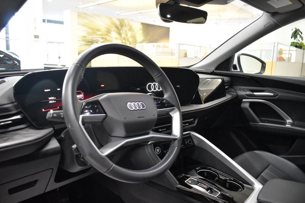 2025 Audi Q5 2.0T Premium quattro interior, Black