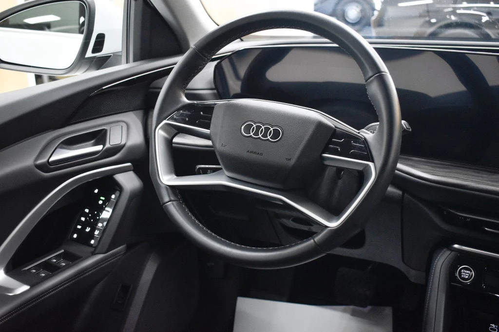 2025 Audi Q5 2.0T Premium quattro interior, Black