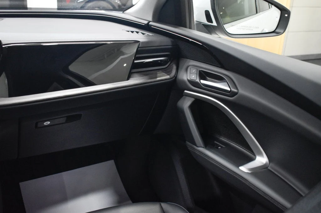2025 Audi Q5 2.0T Premium quattro interior, door panel, Black