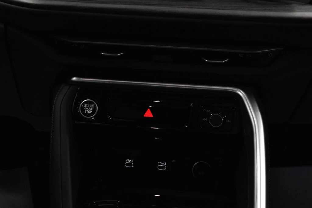 2025 Audi Q5 2.0T Premium quattro interior, center console, Black