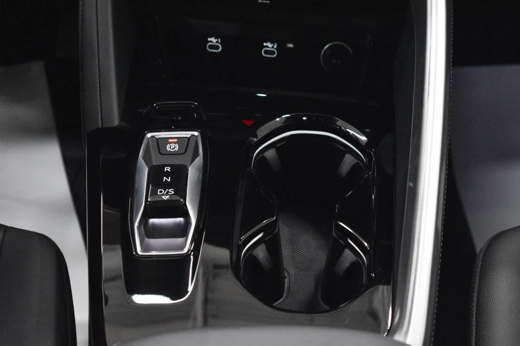 2025 Audi Q5 2.0T Premium quattro interior, center console, Black