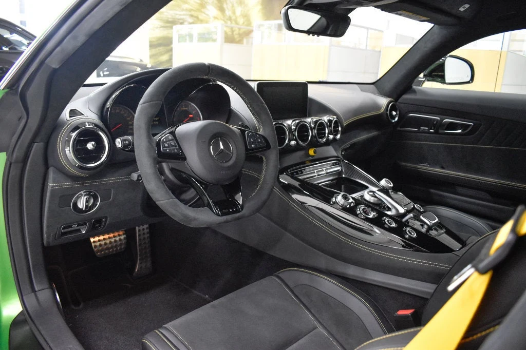 2018 Mercedes-AMG GT R interior, dashboard, Black