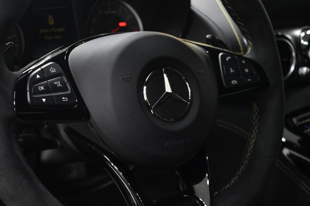 2018 Mercedes-AMG GT R interior, steering wheel, Black