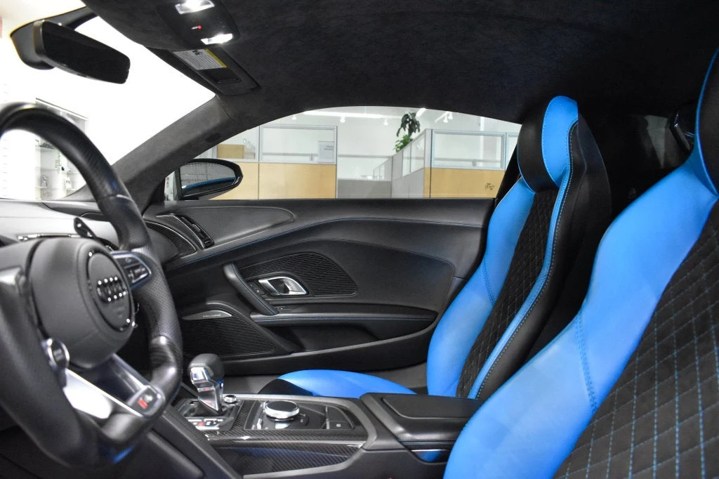 2018 Audi R8 V10 quattro interior, seats, Black/Ara Blue Stitching