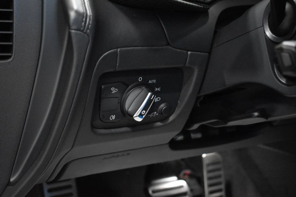 2018 Audi R8 V10 quattro interior, Black/Ara Blue Stitching