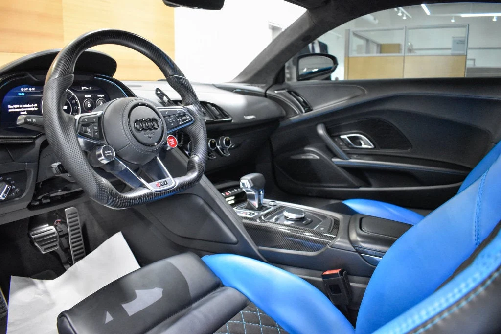 2018 Audi R8 V10 quattro interior, Black/Ara Blue Stitching