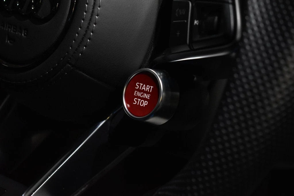 2018 Audi R8 V10 quattro interior, Black/Ara Blue Stitching
