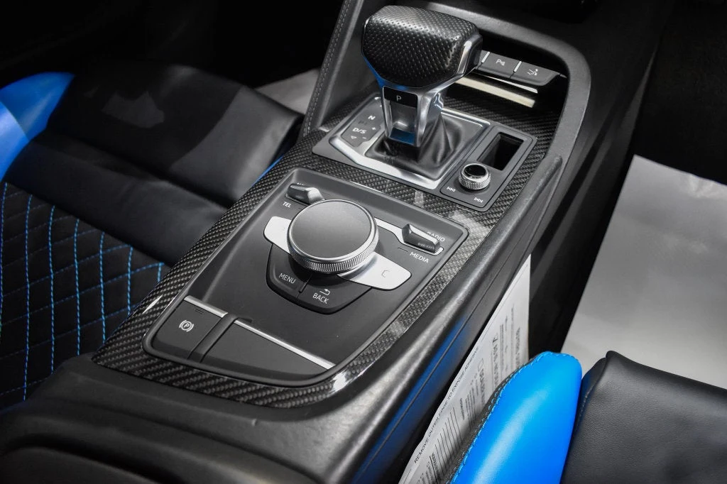 2018 Audi R8 V10 quattro interior, center console, Black/Ara Blue Stitching