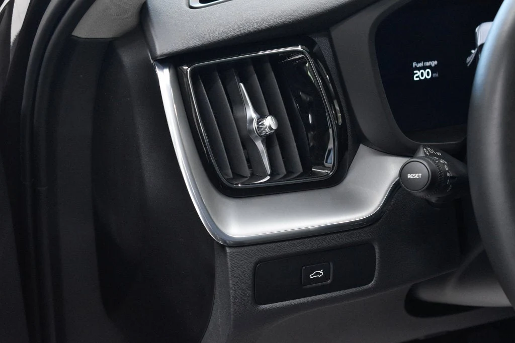 2024 Volvo XC60 B5 Core interior, Charcoal